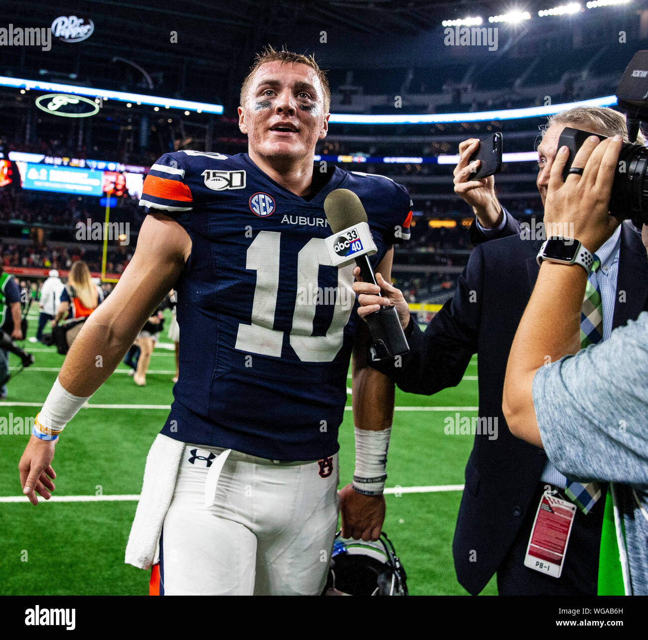 Arlington, TX U.S. 31st Aug, 2019. A Auburn Tigers quarterback Bo