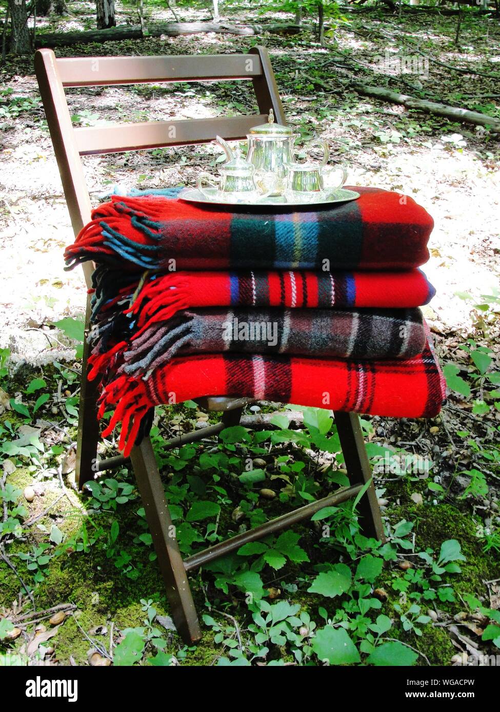 Red blankets hires stock photography and images Alamy