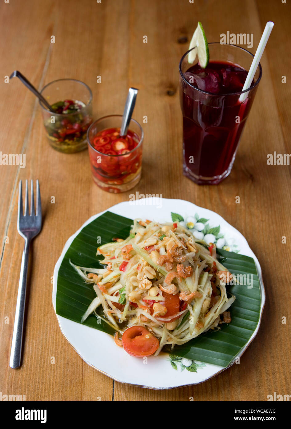 Som Tum Thai - basic Papaya Salad with vegetables Stock Photo