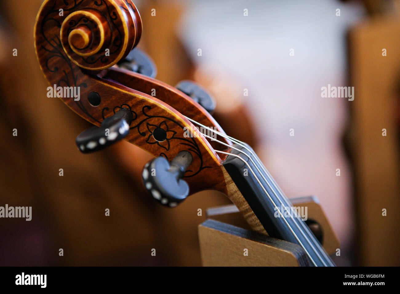 Violin pegs hi-res stock photography and images - Alamy