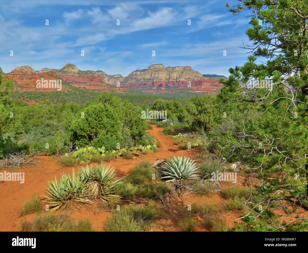Red rocks mountain park hi-res stock photography and images - Alamy