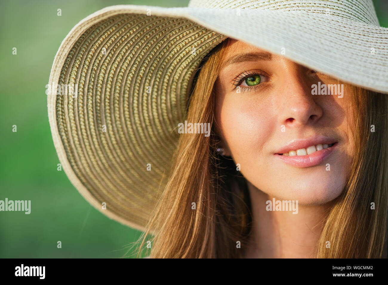 Woman hat sun face hi-res stock photography and images - Alamy