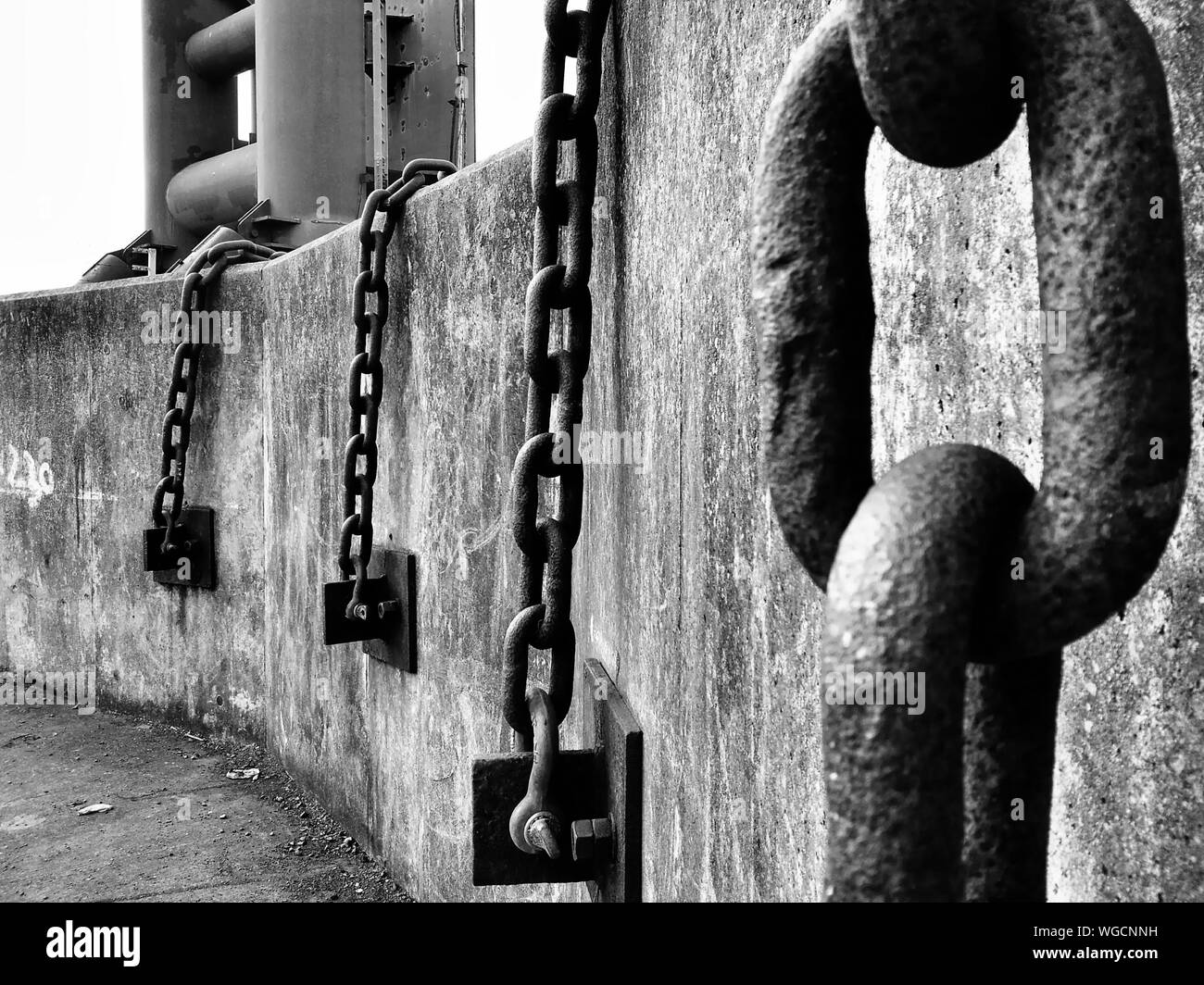 Hanging from chains hires stock photography and images Alamy