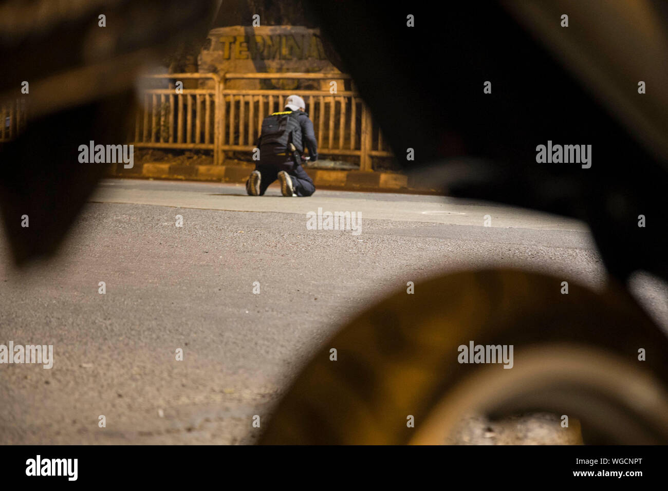 Man kneeling, rear hi-res stock photography and images - Alamy