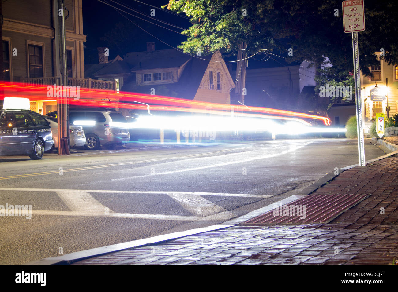 Car motion city building night hi-res stock photography and images - Alamy