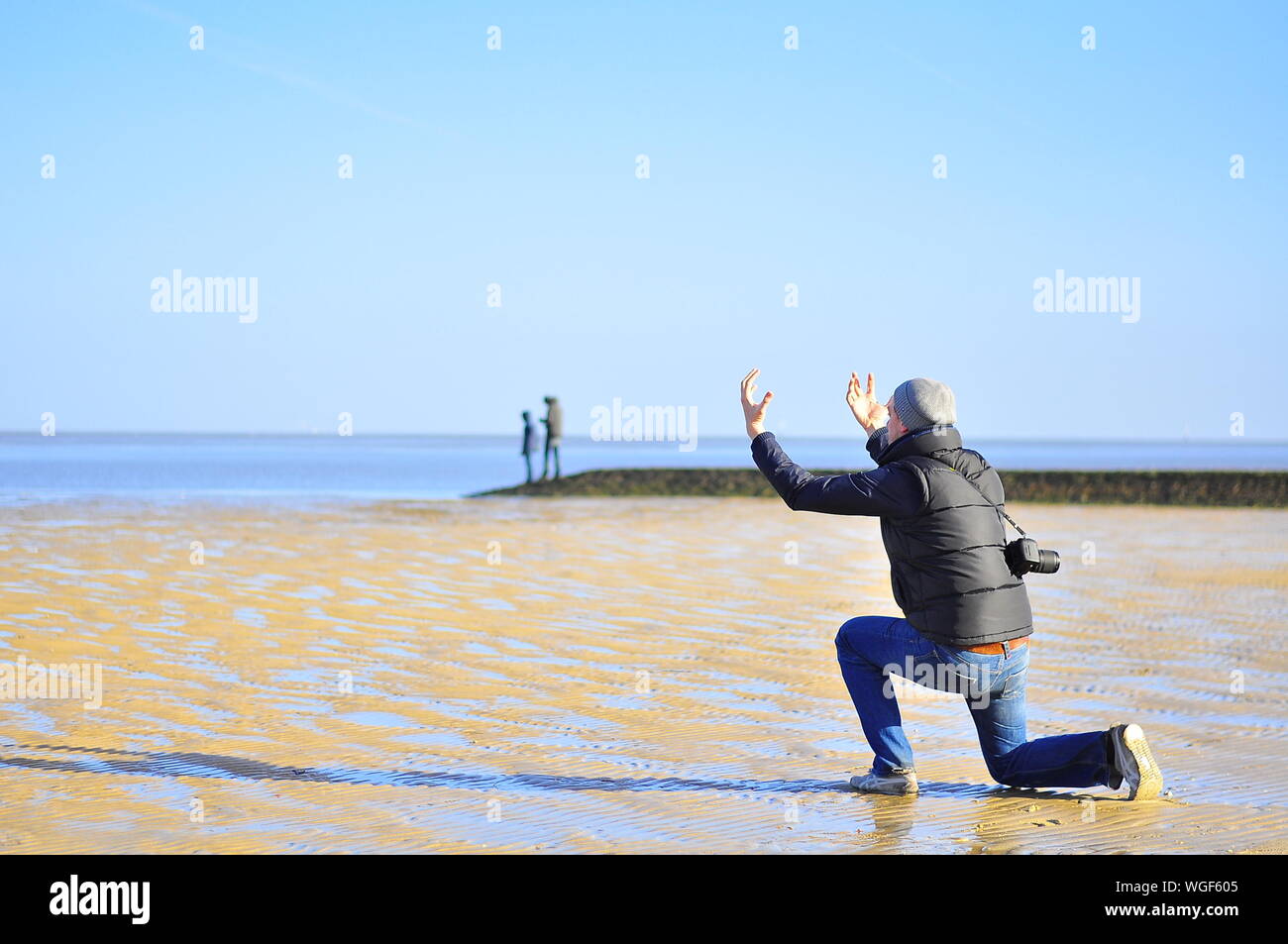 Man kneeling, rear hi-res stock photography and images - Alamy