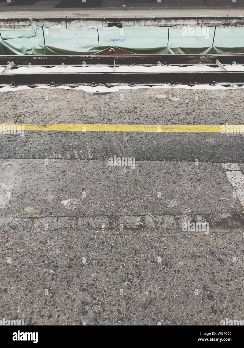 Under railroad hi-res stock photography and images - Alamy