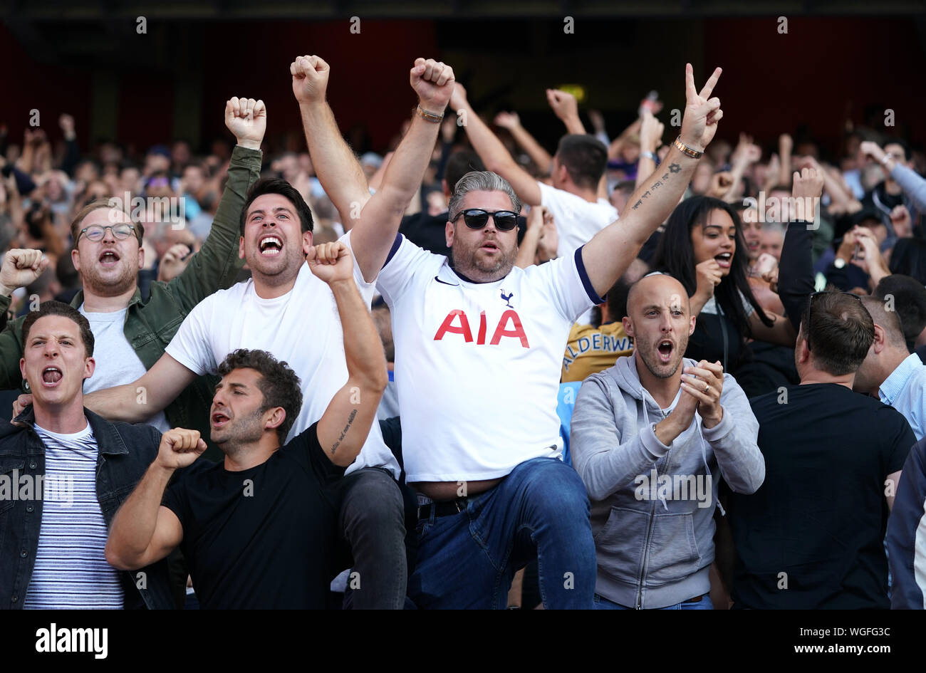 Spurs shirt hi-res stock photography and images - Alamy