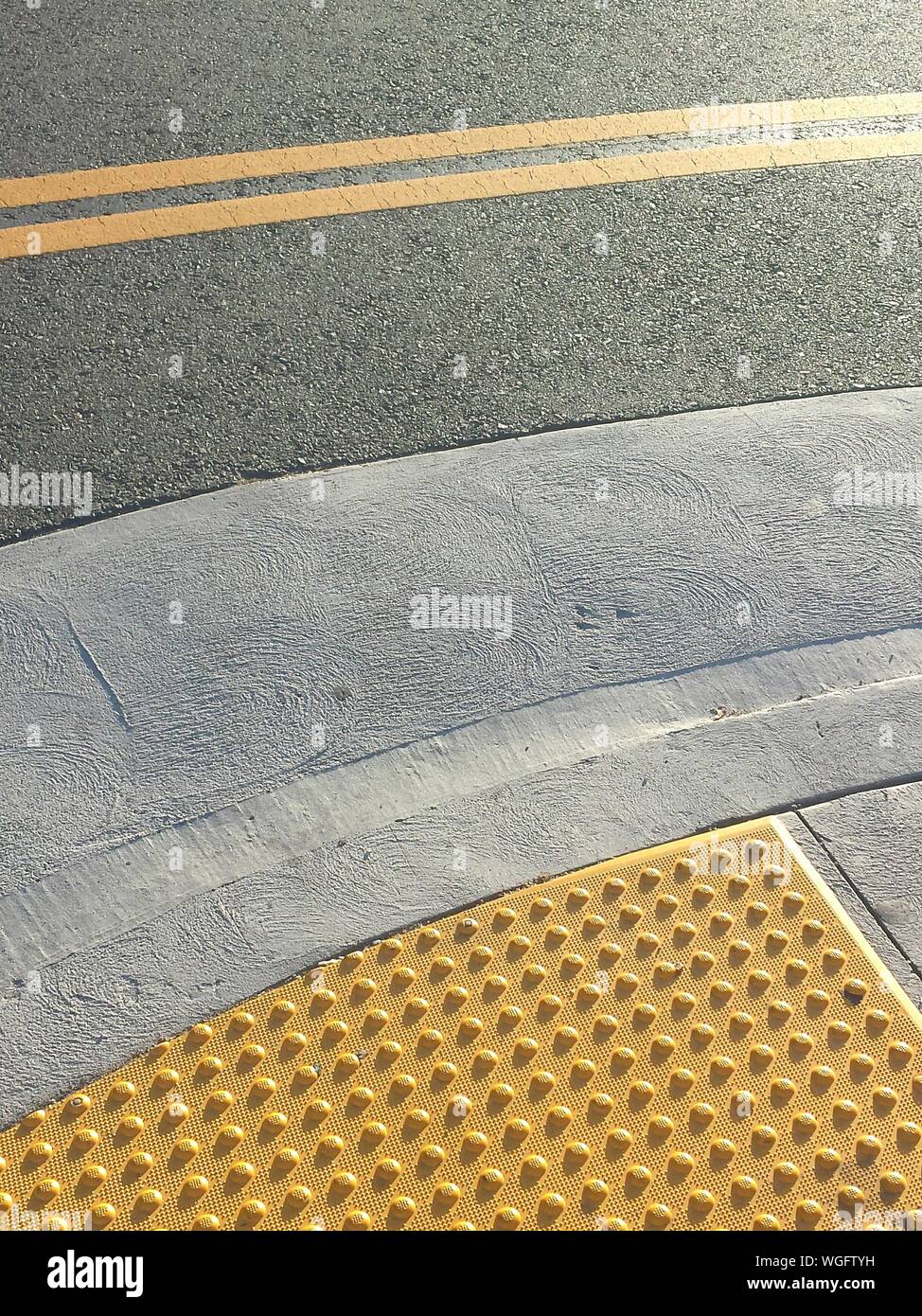 Yellow lines on road hires stock photography and images Alamy
