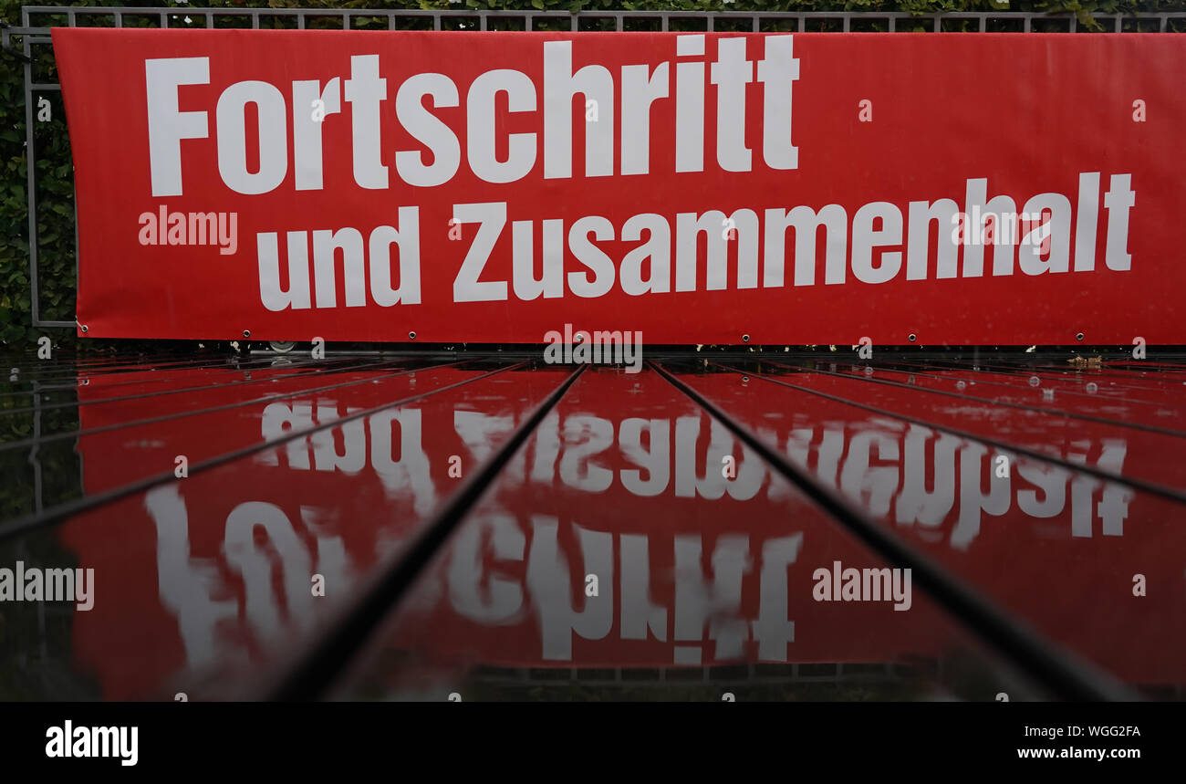 01 September 2019, Saxony, Dresden: A poster of the party Die Linke with the inscription 'Fortschritt und Zusammenhalt' hangs on the election party of the left for the state election in Saxony. Photo: Peter Endig/dpa-Zentralbild/dpa Stock Photo
