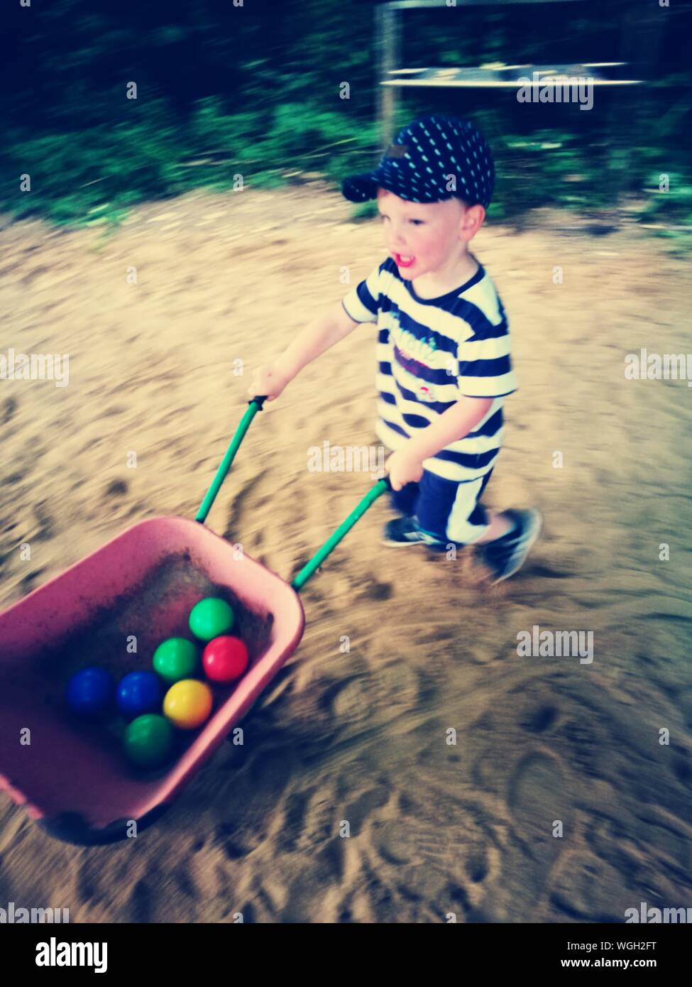 Park wheelbarrow hires stock photography and images Alamy