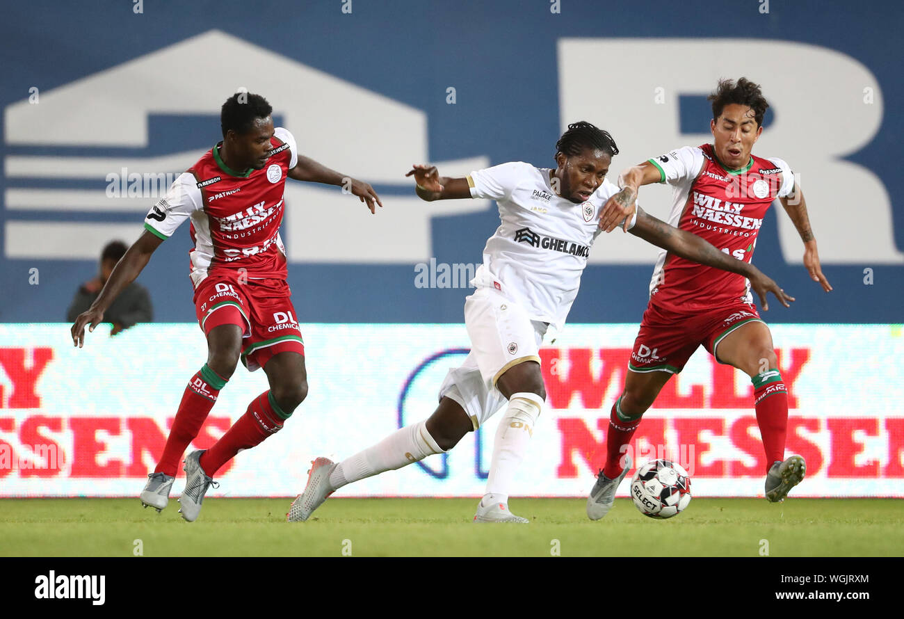 Waregem Belgium September 01 Dieumerci Mbokani Of Antwerp Battles For The Ball With Dimitri Oberlin Of Zulte And Omar Govea Of Zulte During The Jupiler Pro League Match Day 6 Between