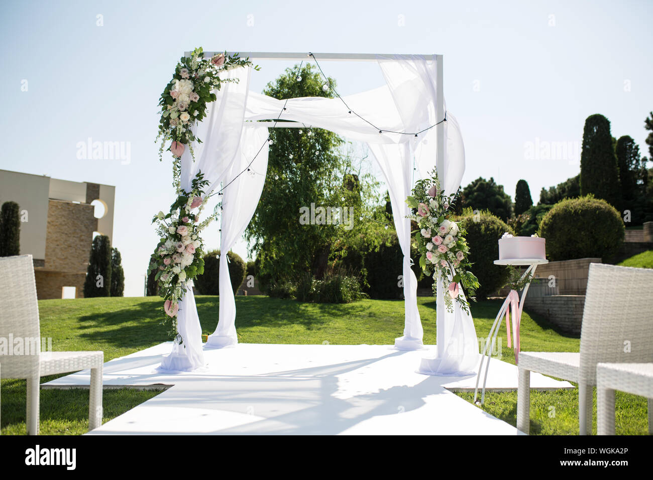 Beautiful Outgoing Wedding Set Up Jewish Hupa On Romantic Wedding