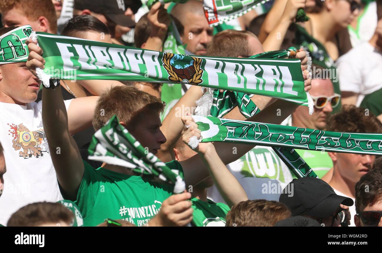 Wolfsburg, Deutschland. 31st Aug, 2019. firo: 31.08.2019 Football, 2019/2020 1.Bundesliga VfL Wolfsburg - SC Paderborn 1: 1. Fans, scarves, flag, depositor, background Europapokal | usage worldwide Credit: dpa/Alamy Live News Stock Photo