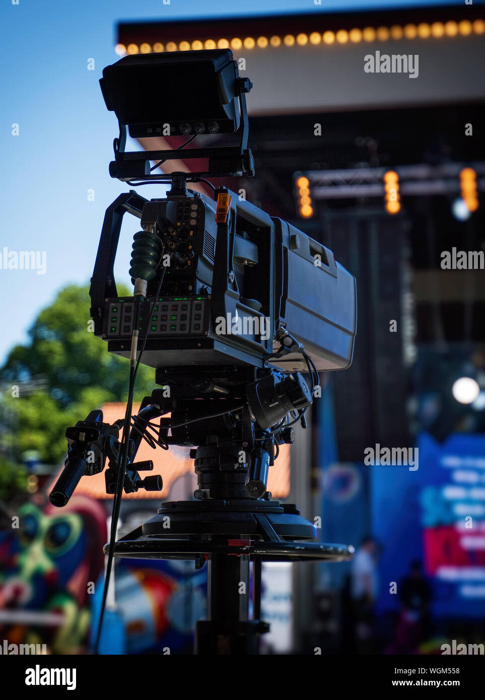Tv screen outdoor concert hi-res stock photography and images - Alamy