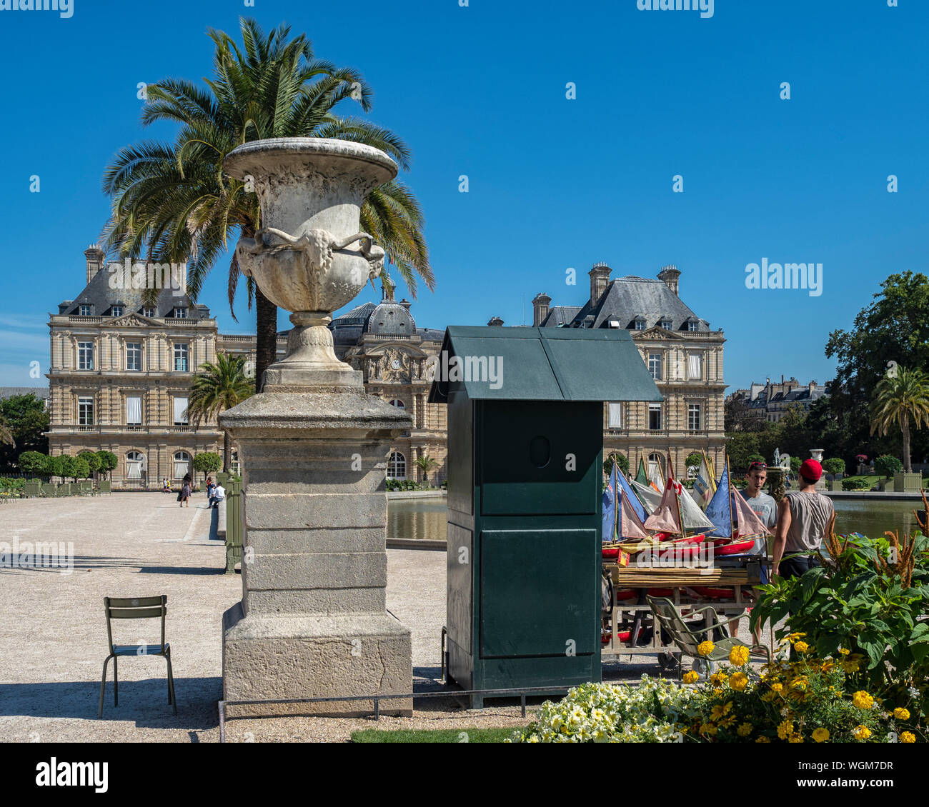 PARIS, FRANCE:  Vintage toy sailing boats on the Grand Bassin in front of the Palais du Luxembourg (Luxembourg Palace) Stock Photo