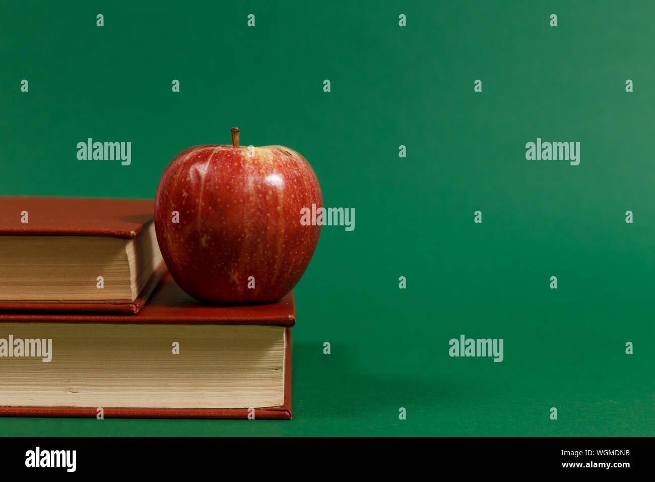 Many books in a bookstore or library Stock Photo Alamy