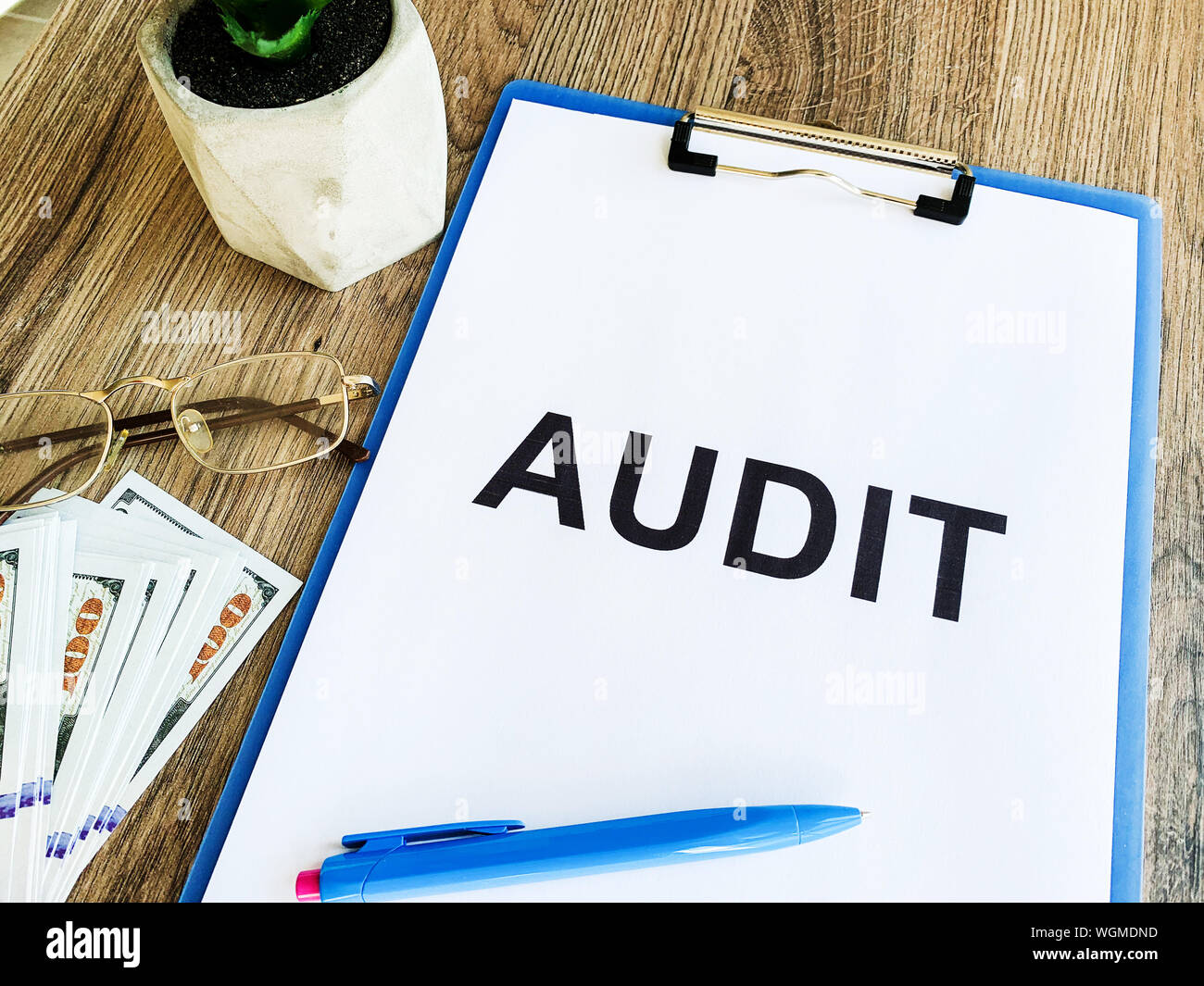Risk assessment clipboard hi-res stock photography and images - Alamy