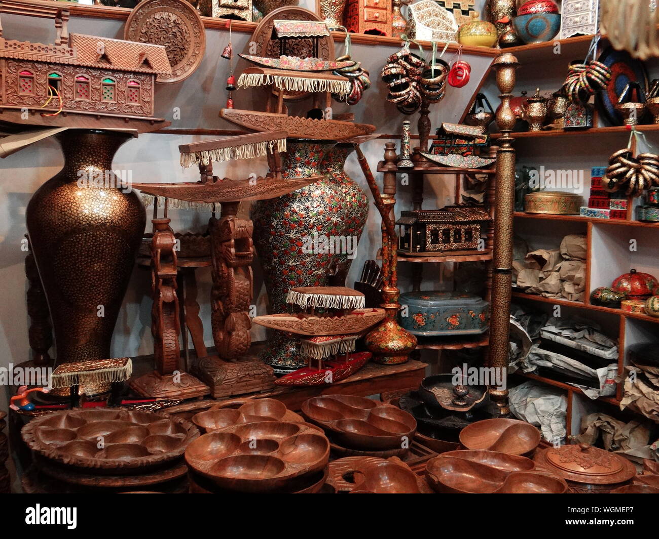 Antiques sale hires stock photography and images Alamy