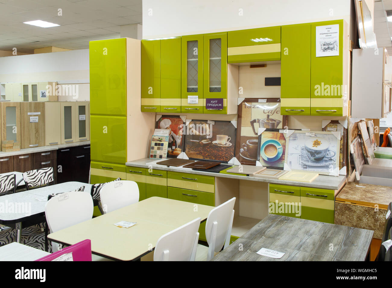 New kitchen showroom hi-res stock photography and images - Page 3 - Alamy