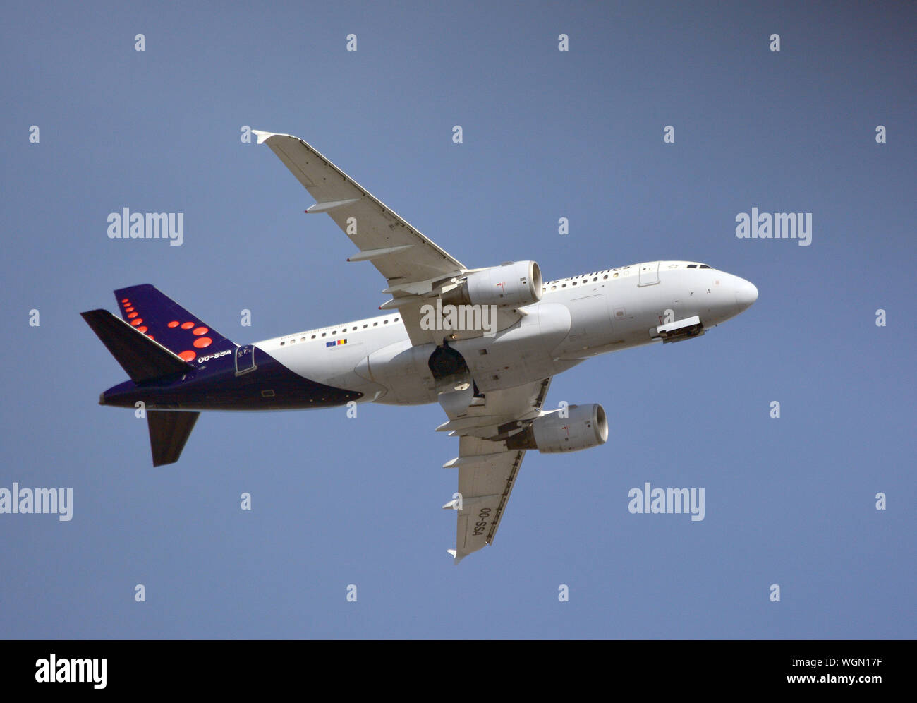 Airbus a319 111 airplanes hi-res stock photography and images - Alamy