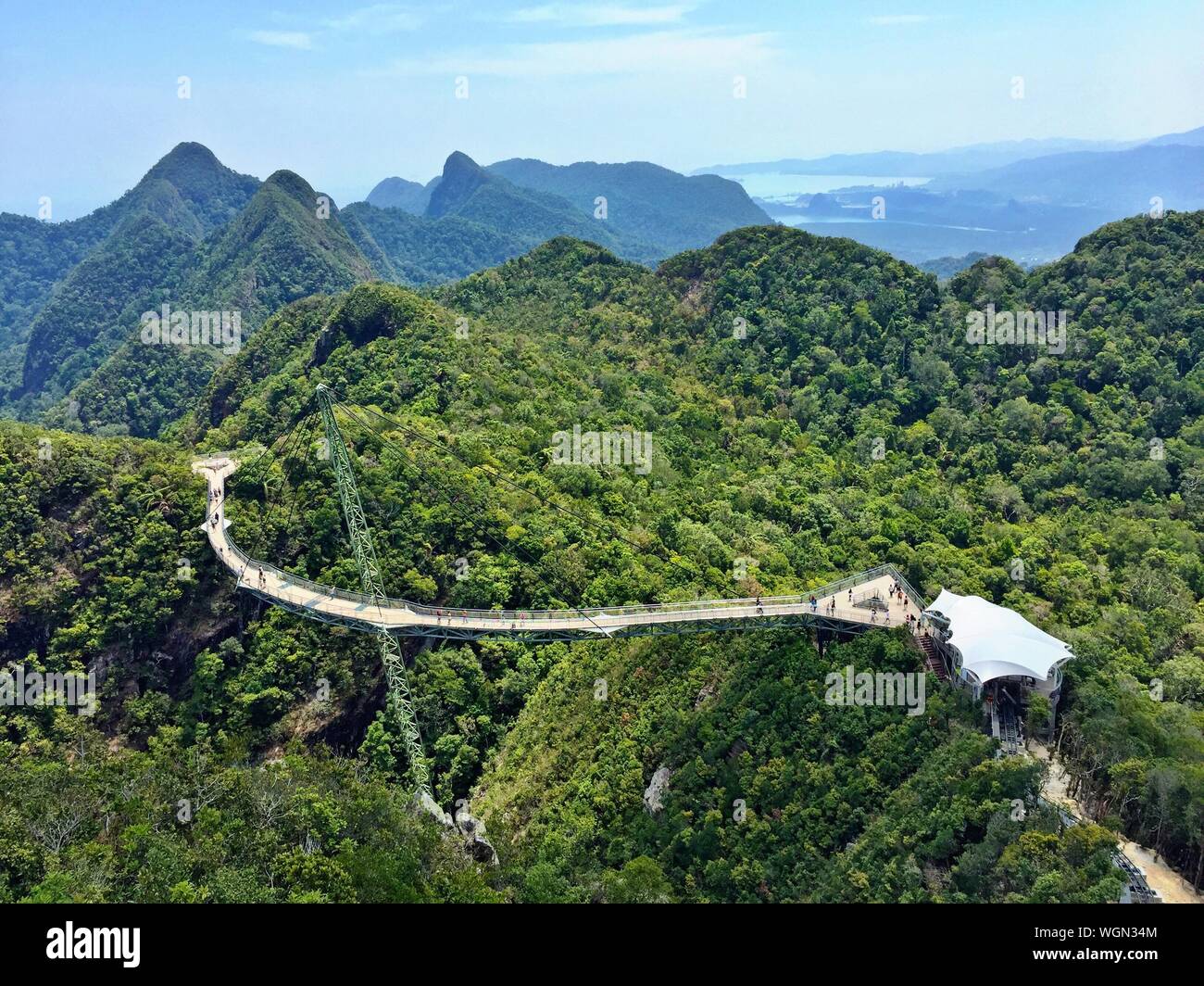 Rope bridge mountains hires stock photography and images Alamy
