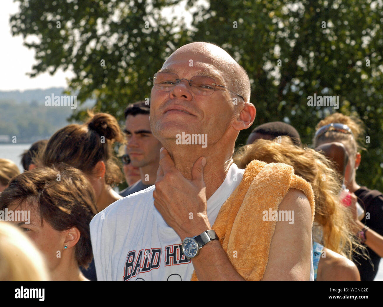 Alexandria Virginia, USA, September 17, 2005 Political strategist James Carville prepares to run in a 5k charity foot race to raise funds to provide relief for victims of Hurricane Katrina. Stock Photo