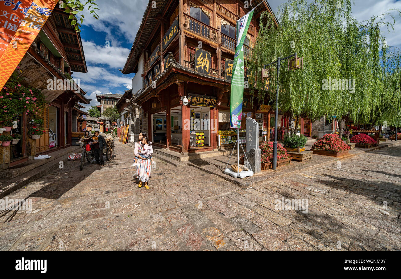 The ancient city of lijiang hi-res stock photography and images - Alamy