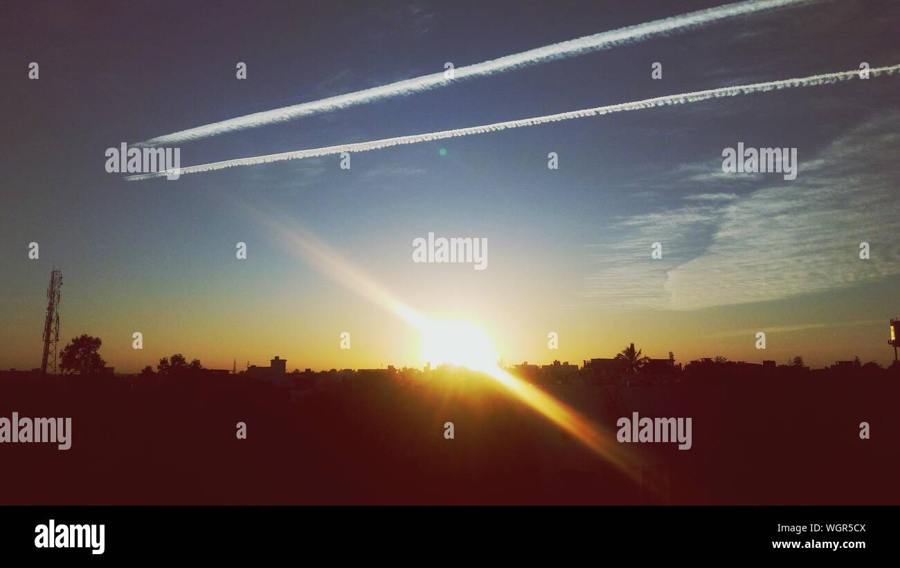 India sky sun flare hi-res stock photography and images - Alamy