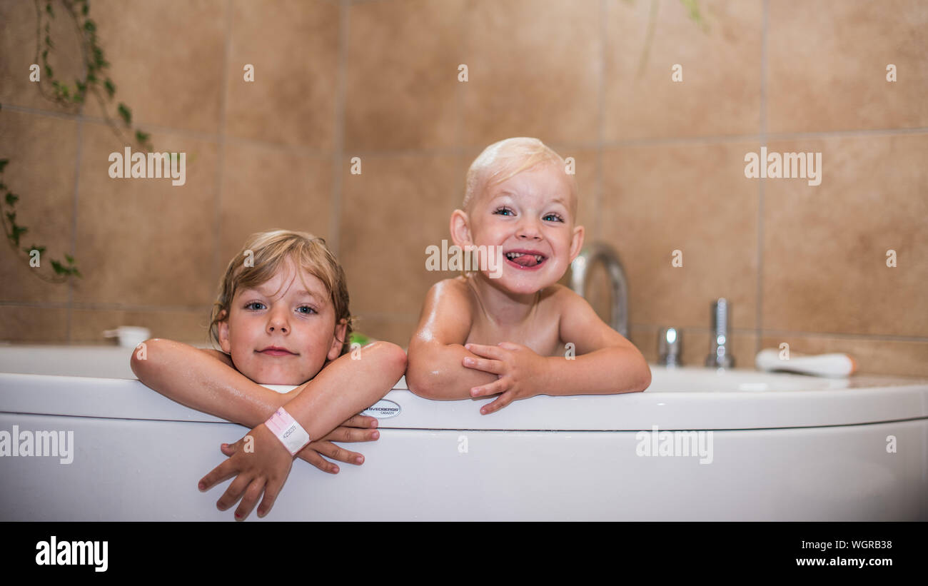 Two sisters in bath hires stock photography and images Alamy