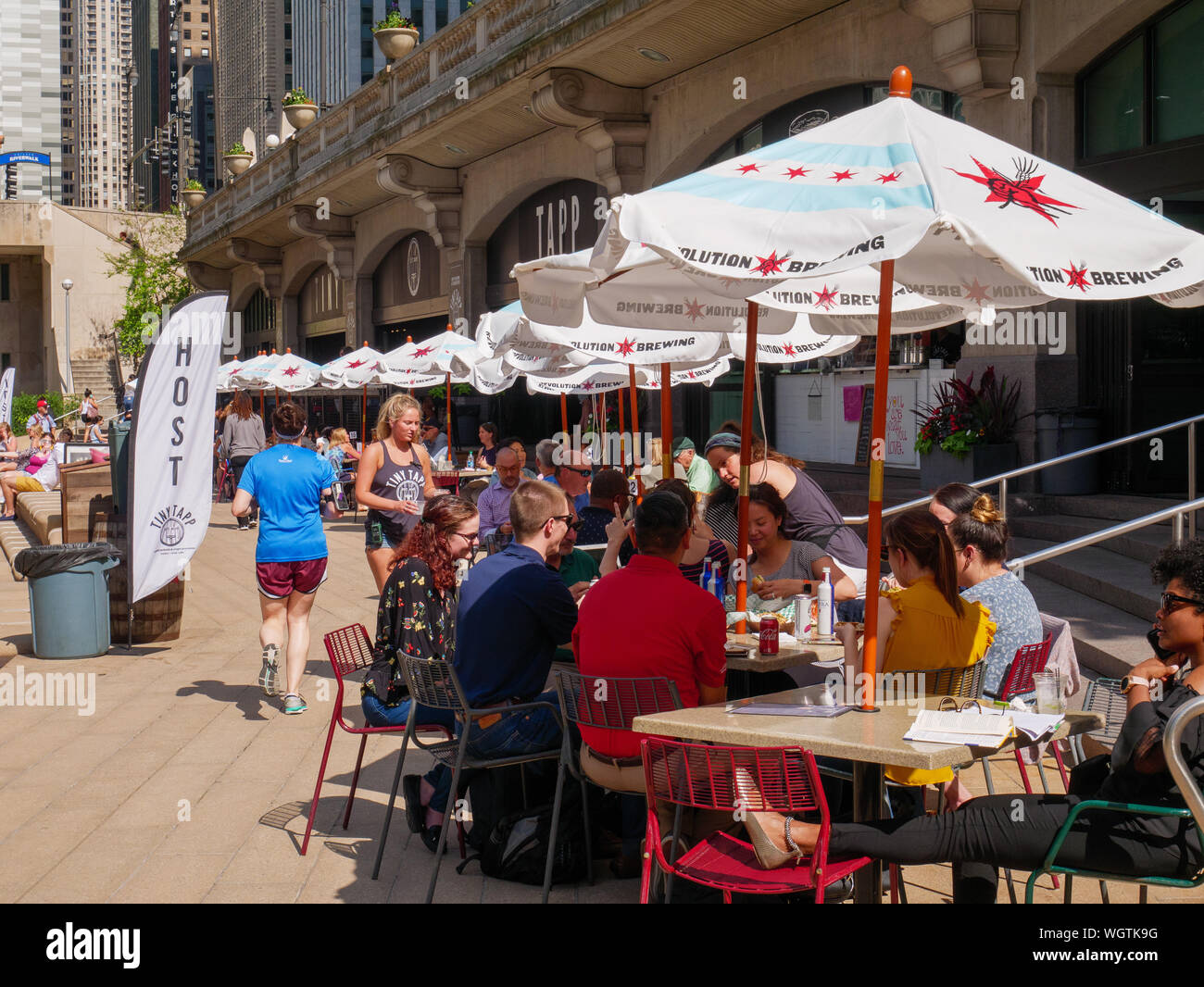 Tiny Tap al fresco café, Chicago Riverwalk Stock Photo Alamy