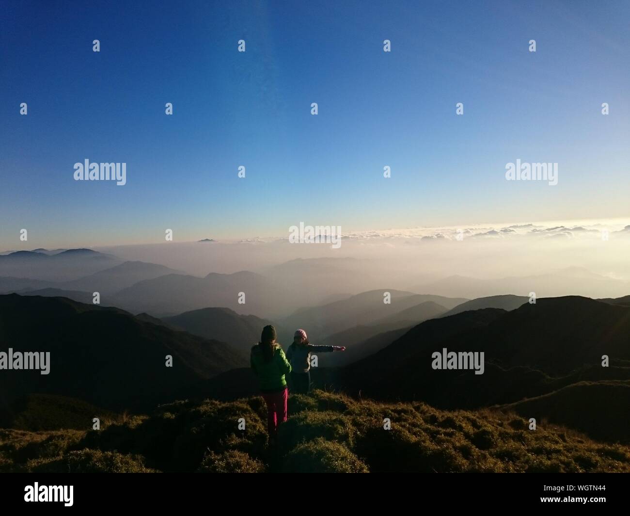 Girls on top of mountain hi-res stock photography and images - Alamy
