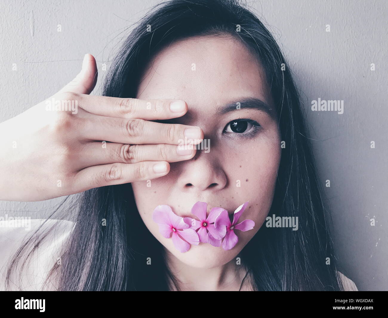 Mouth_covering hires stock photography and images Alamy