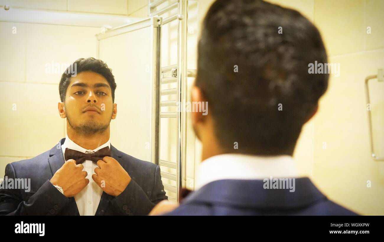 Man In Mirror In Suit High Resolution Stock Photography and Images - Alamy
