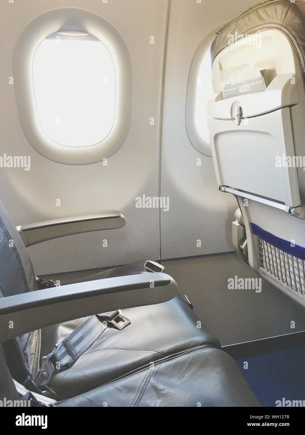 Empty seats airplane hires stock photography and images Alamy