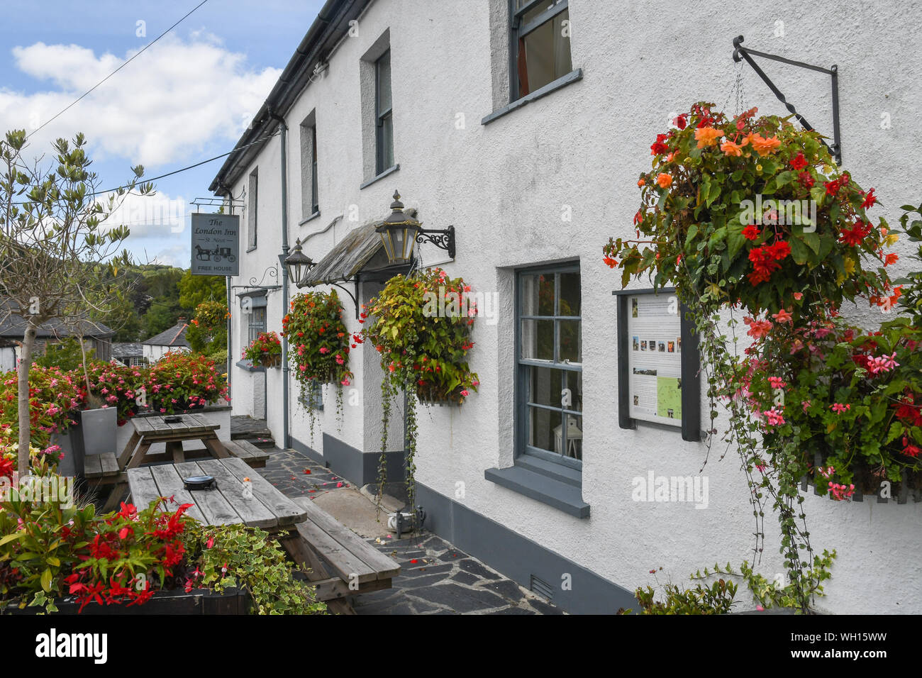 London Inn Pub at St Neots in Cornwall Stock Photo Alamy