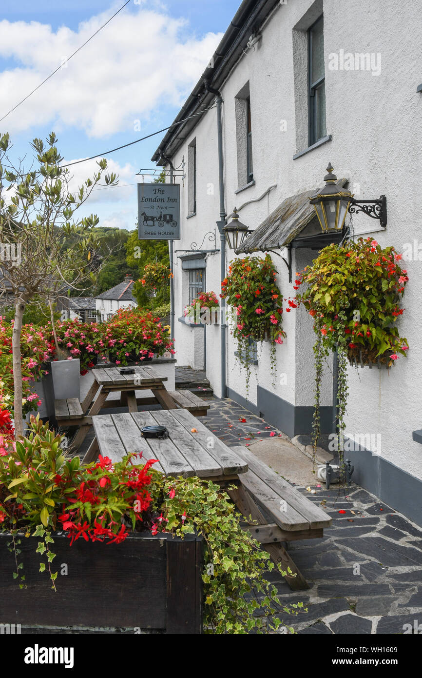 London Inn Pub at St Neots in Cornwall Stock Photo Alamy