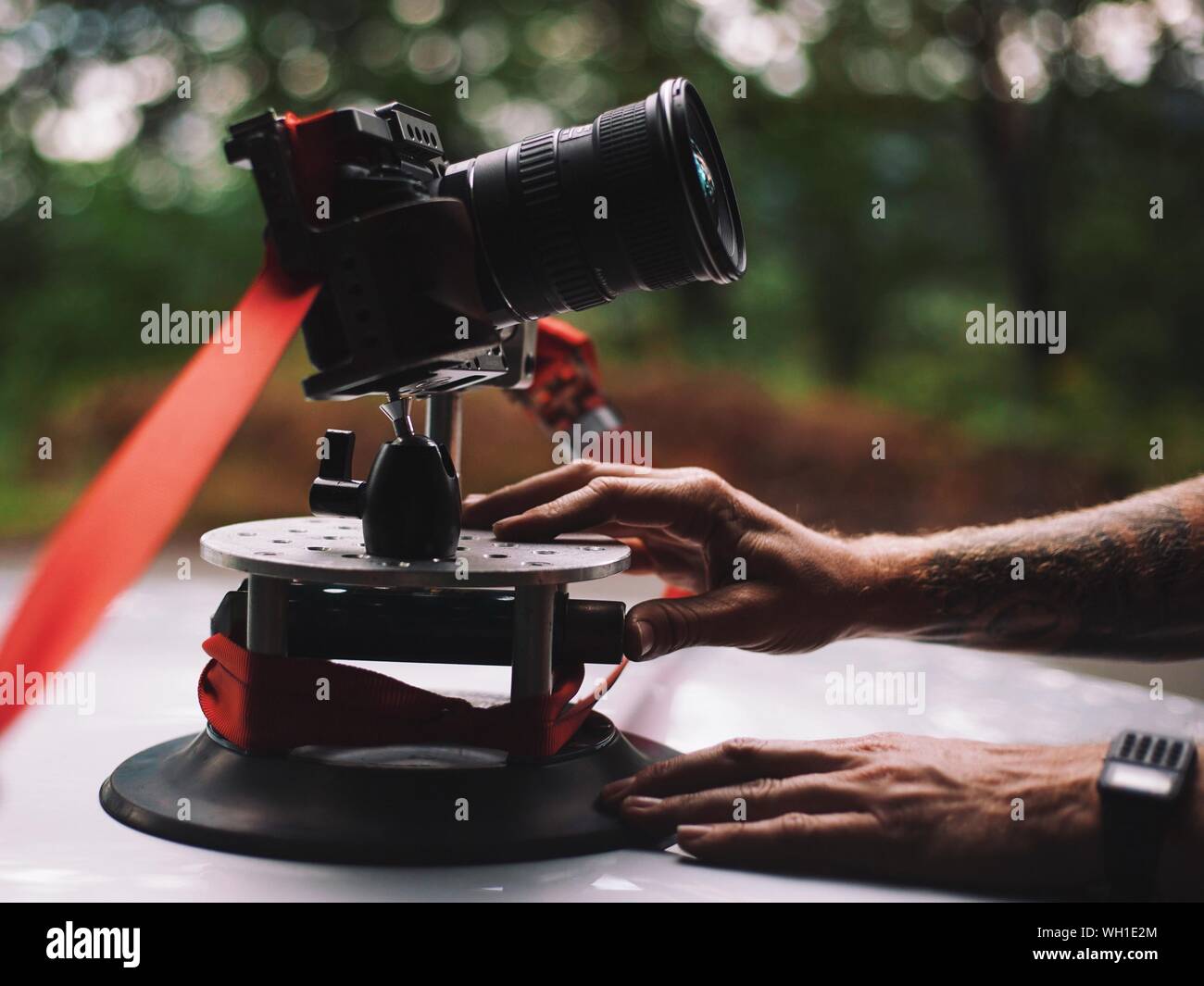 Man setting up camera hires stock photography and images Alamy