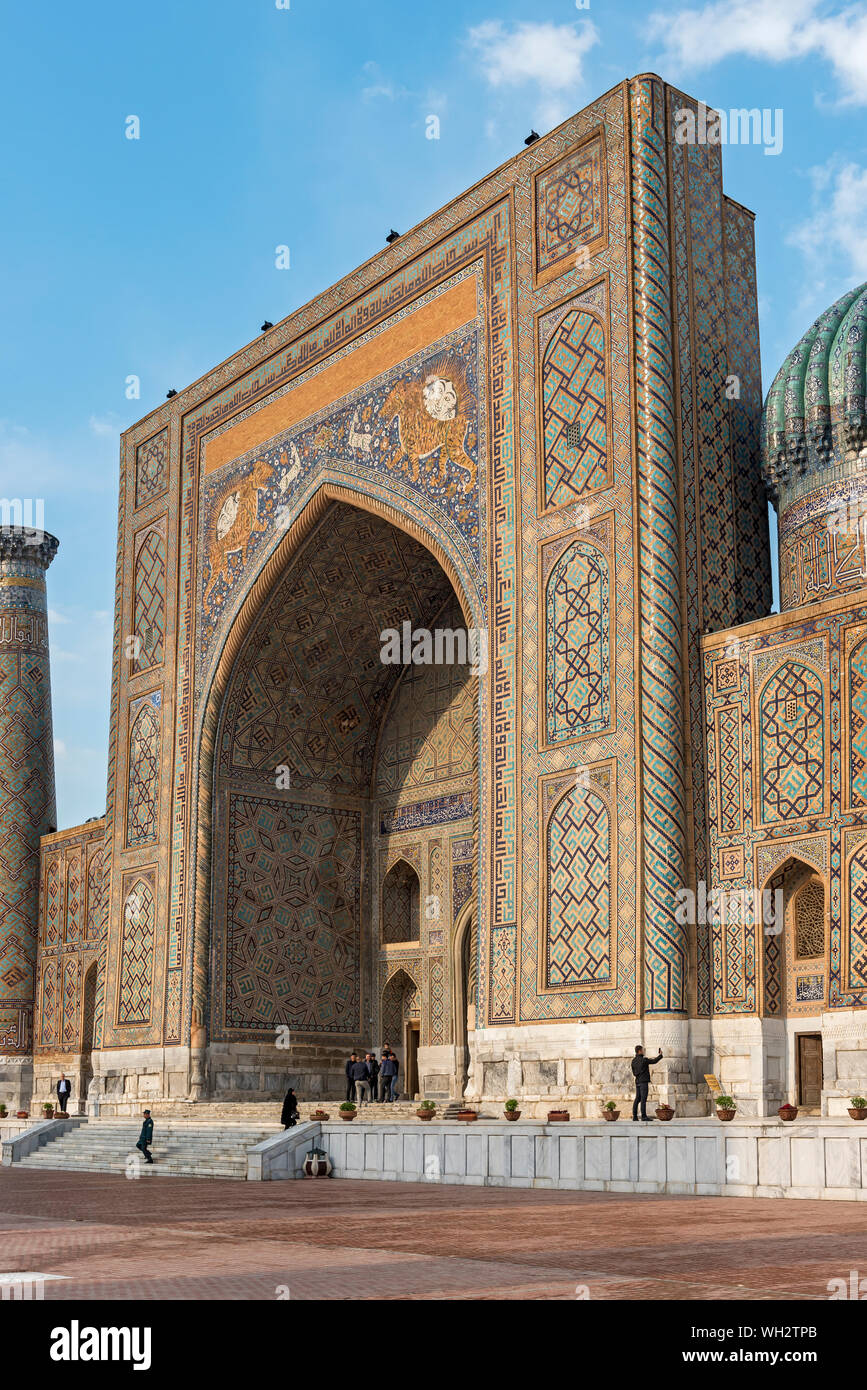 Sher-Dor Madrasah, Registan square, Samarkand, Uzbekistan Stock Photo