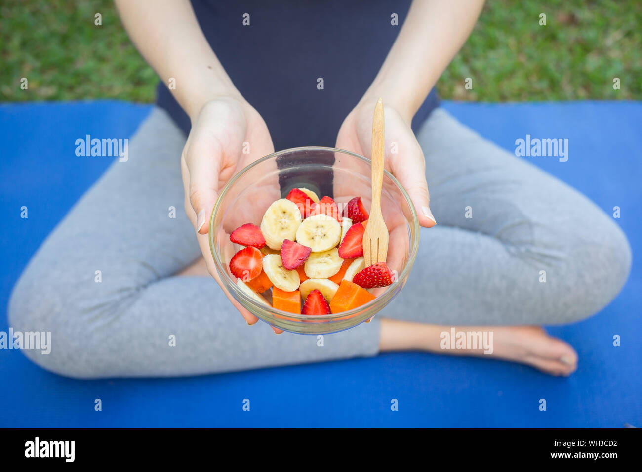 Pregnant woman eating banana hires stock photography and images Alamy