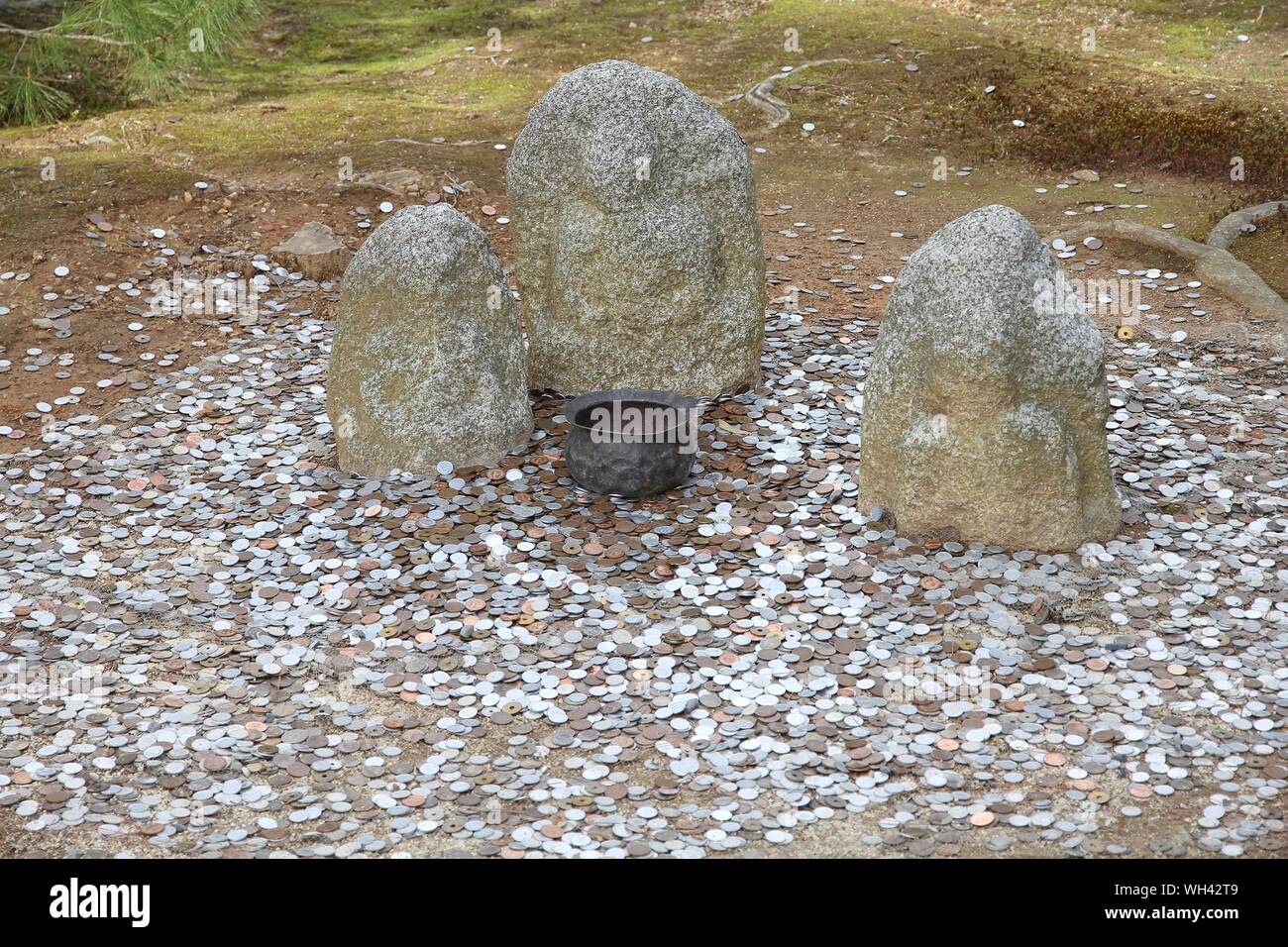 Kyoto, Japan - jizo statues with coin offerings at famous Kinkakuji  (Kinkaku-ji) Temple. Buddhist zen temple of Rinzai school Stock Photo -  Alamy
