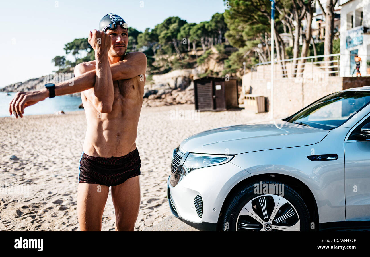 Jan Frodeno swimming. In Girona, Spain, Mercedes-Benz brand ambassador and triathlete Jan Frodeno is preparing for 'I ronman 2020 on H awaii'. In Girona/Spain Mercedes-Benz brand ambassador and triathlete Jan Frodeno trains for the '2020 I ronman in H awaii' Mercedes-Benz EQC 400 4MATIC | Power consumption combined: 22.2 kWh/100 km | COâ, -, Emissions combined: 0 g/km | usage worldwide Stock Photo