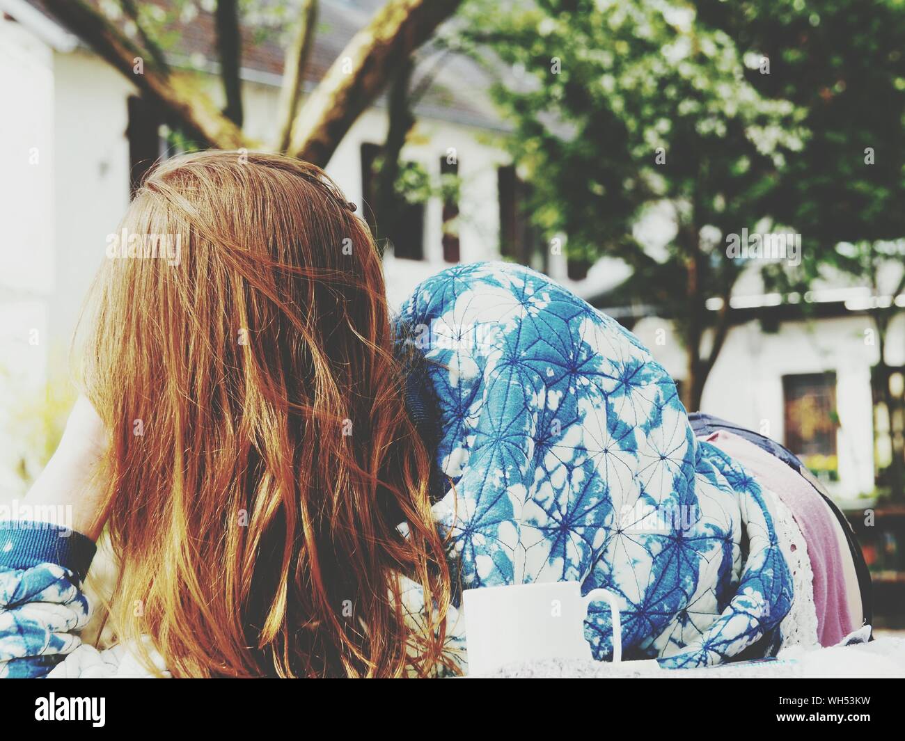 Blonde hair rear view hi-res stock photography and images - Alamy