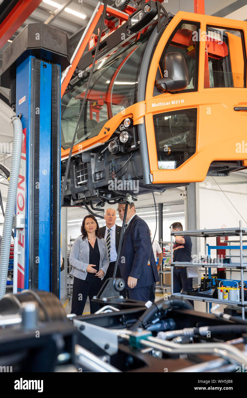 02 September 2019, Thuringia, Waltershausen: Mario Simon (r), Deputy Plant  Manager, and Matthias Cramer (m), Head of Advanced Development at Multicar  Waltershausen, show Anja Siegesmund (Greens), Thuringian Environment  Minister, Multicar production at