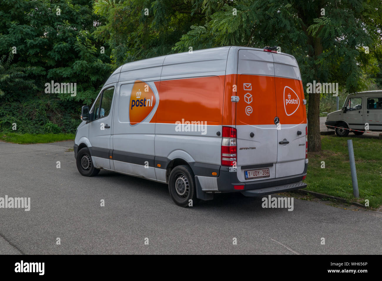 sprinter type van