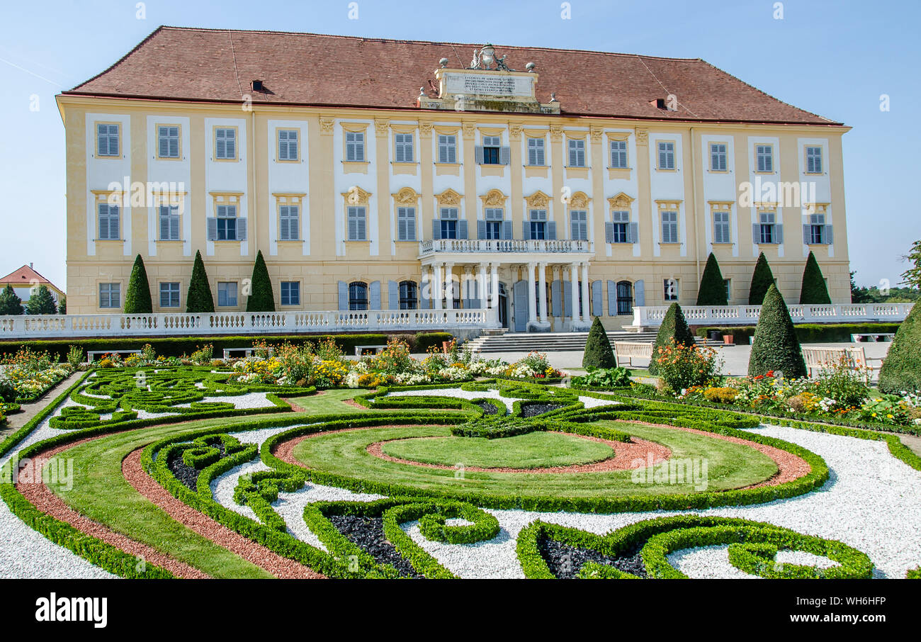 Immerse yourself in the fascinating world of Baroque. Let the beauty of Prince Eugene’s country estate Schloss Hof work its special magic! Stock Photo