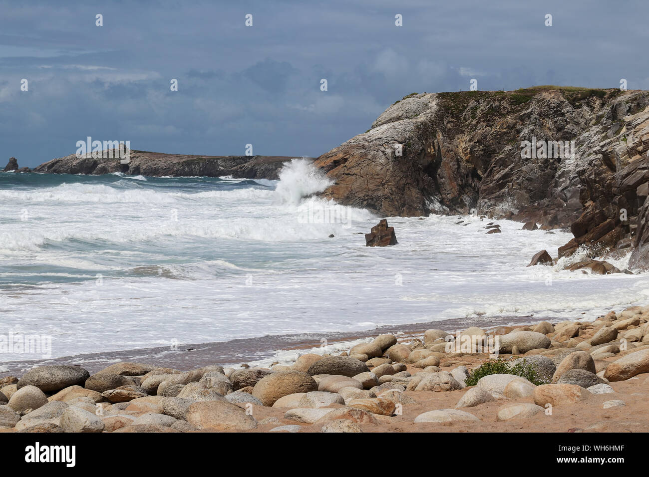 Strong waves of Atlantic ocean on wild coast of the peninsula of Quiberon, Brittany, France Stock Photo