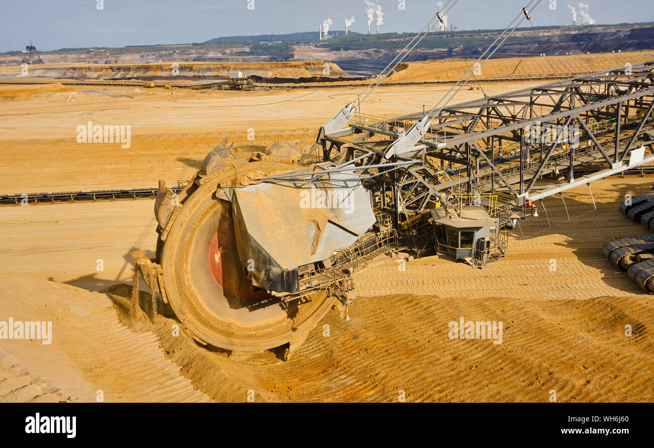 Large scale pollution hi-res stock photography and images - Alamy