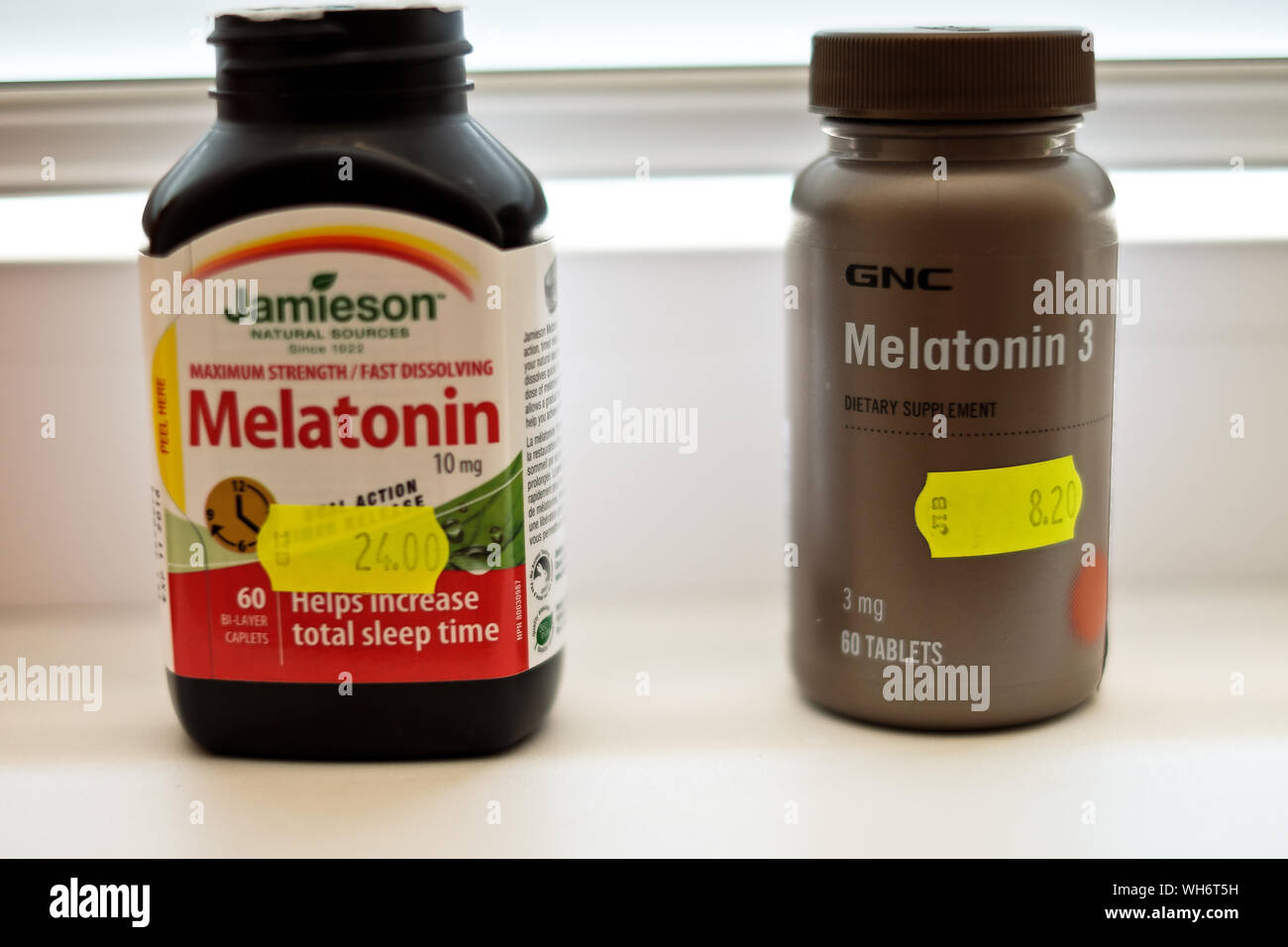 Melatonin sleep-aid pills Stock Photo