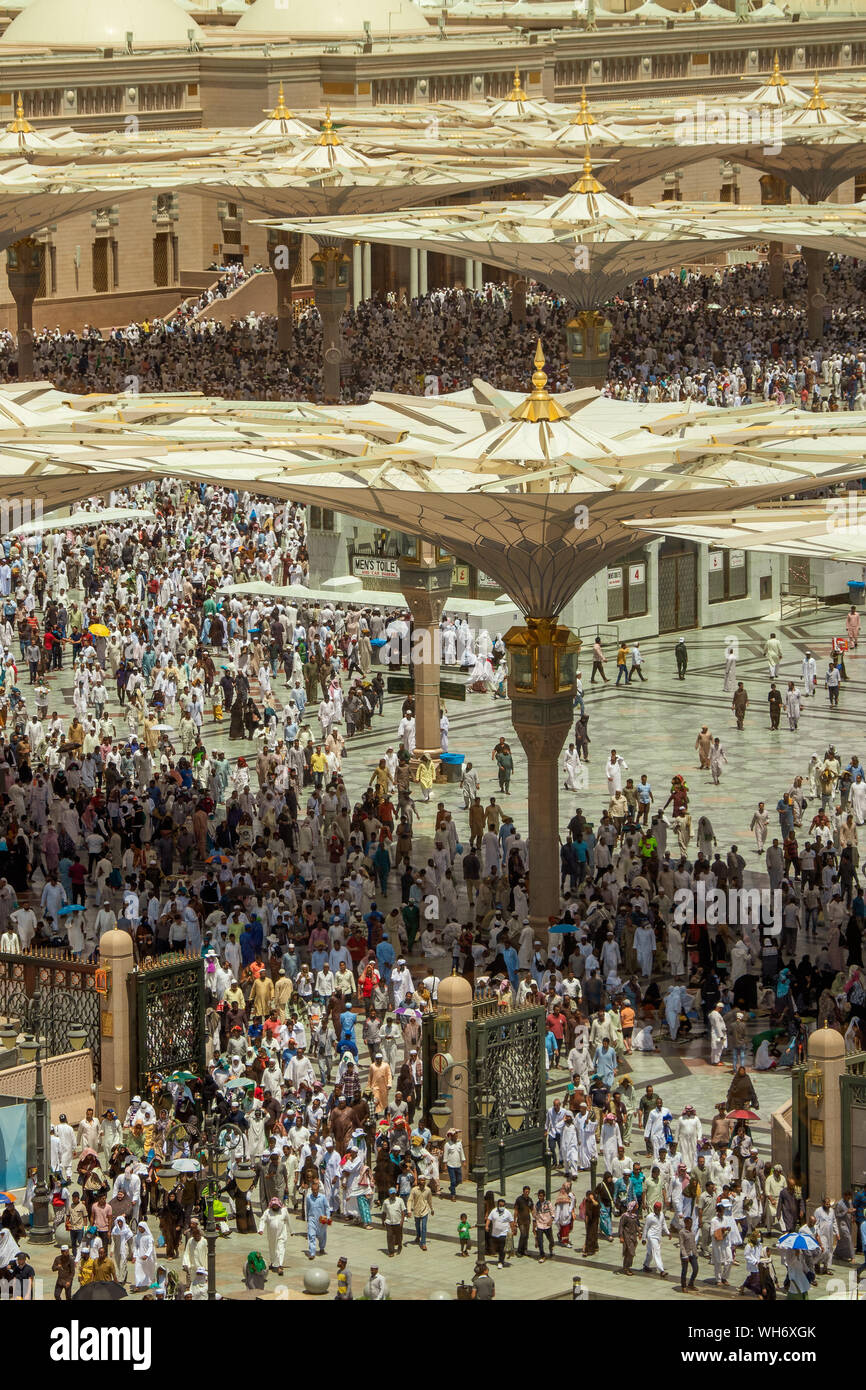 During the Friday prayer thousands of Muslim pilgrims pray at the Al-Masjid an-Nabawī Mosque at the center of the Holy City of Medinah Stock Photo